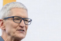 CEO Tim Cook di sebuah acara Apple. Foto oleh Bloomberg.