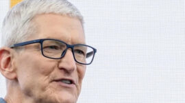 CEO Tim Cook di sebuah acara Apple. Foto oleh Bloomberg.