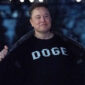 Elon Musk mengenakan kaos DOGE di Gedung Putih pada 9 Maret. Foto: AP