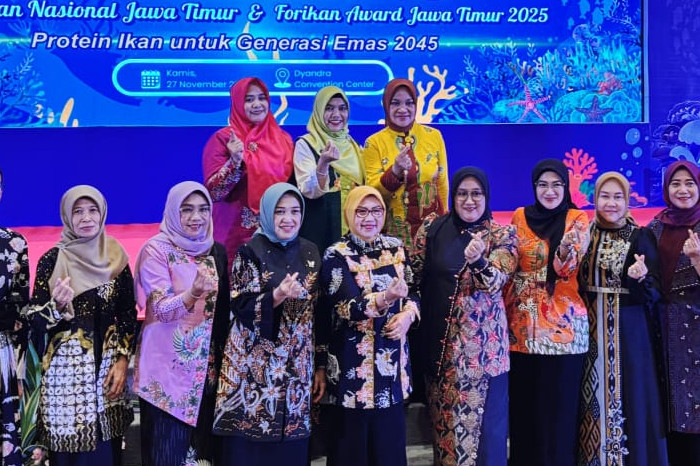 Investasi Generasi Emas, Evariani Aminuddin Terima FORIKAN Award Jatim