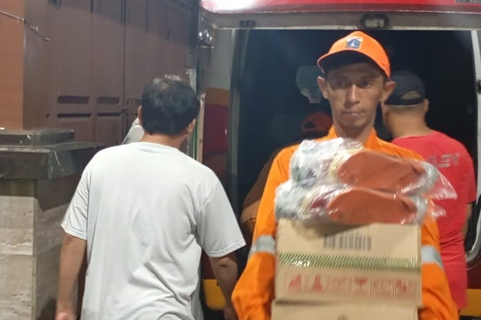 Kebakaran Duri Selatan, Sudis Sosial Jakbar Salurkan Bantuan Darurat Pangan Tiga Hari