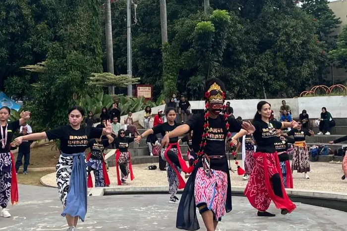 Komunitas Mahasiswa UI Bawa Budaya Cirebon ke CFD, Rayakan Keberagaman Depok
