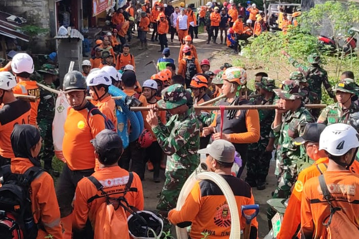 Tanah Masih Bergerak, Satgas Hentikan Sementara Pencarian 27 Korban Longsor Pandanarum