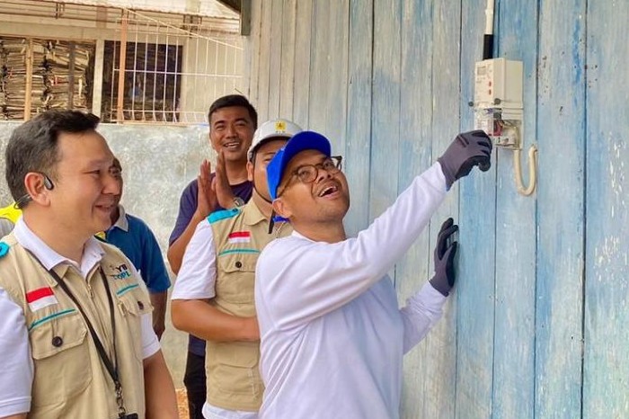 Bupati Batang Tinjau Program Sambungan Listrik Gratis untuk Warga Tidak Mampu