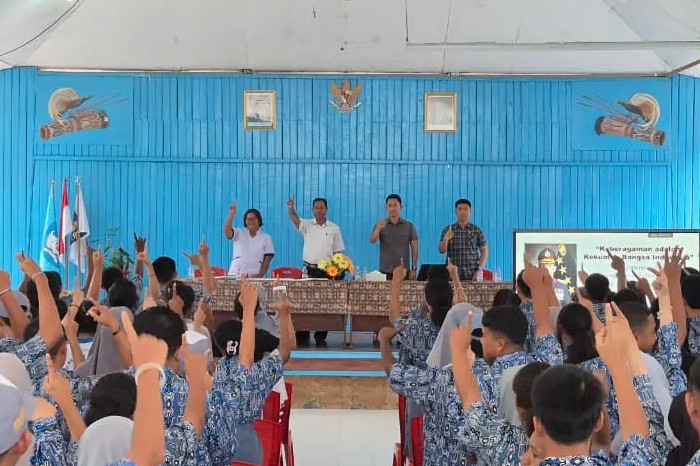 Densus 88 Berikan Edukasi Anti-Radikalisme kepada 100 Pelajar SMAN 01 Nabire (Humas Polri)