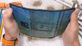 Galaxy Z TriFold rusak saat membungkuk sedikit. Foto oleh JerryRigEverything