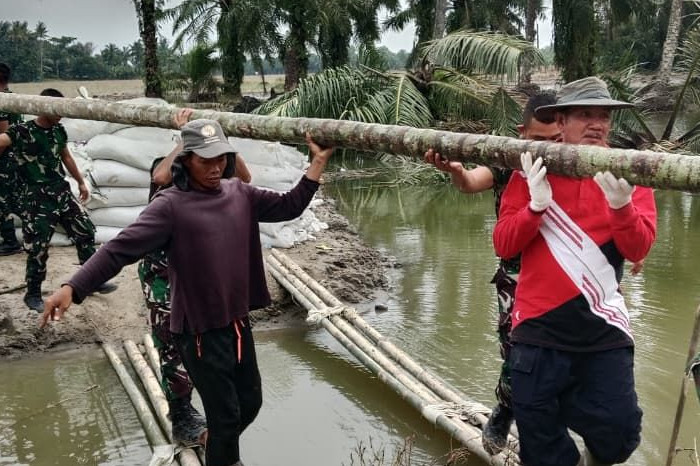 Pasca Banjir Langkat, TNI dan Masyarakat Bergerak Cepat Cegah Ancaman Banjir Susulan