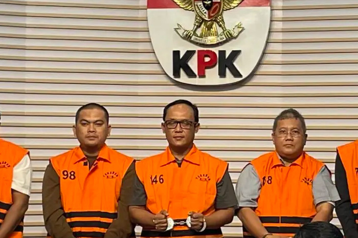 Tersangka korupsi penerimaan hadiah/janji serta gratifikasi di lingkungan Pemprov Lampung Tengah