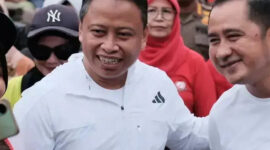 Wali Kota Depok, Supian Suri dan Wakil Wali Kota Depok, Chandra Rahmansyah menyapa warga yang ingin berfoto bersama saat CFD Margonda, beberapa waktu lalu. (Foto: JD 01/Diskominfo Depok)
