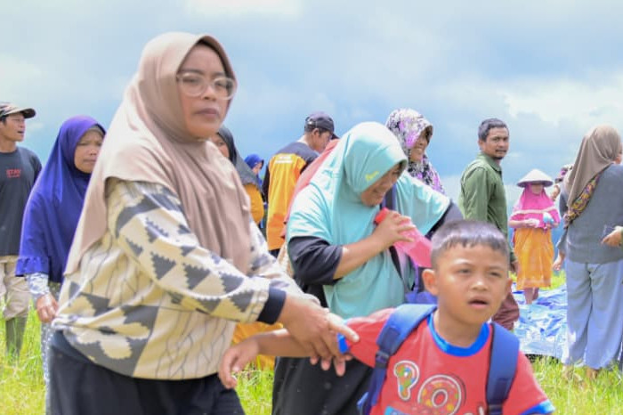 Antisipasi Ancaman Tanah Bergerak, Warga Kalibombong Diperkuat dengan Simulasi Evakuasi
