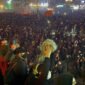 Para pengunjuk rasa berbaris di Teheran pada malam 10 Januari. Foto: AFP