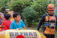 Respons Cepat Banjir Jabodetabek, BAZNAS RI Terjunkan Tim Evakuasi dan Salurkan Logistik di Jakarta-Bekasi