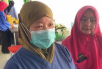 Dokter spesialis anak RSUD Batang Tan Evi Susanti (kiri) mengingatkan, pentingnya penerapan pola gizi seimbang untuk mencegah munculnya penyakit metabolik sejak usia muda.