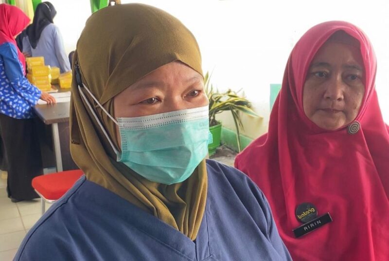 Dokter spesialis anak RSUD Batang Tan Evi Susanti (kiri) mengingatkan, pentingnya penerapan pola gizi seimbang untuk mencegah munculnya penyakit metabolik sejak usia muda.