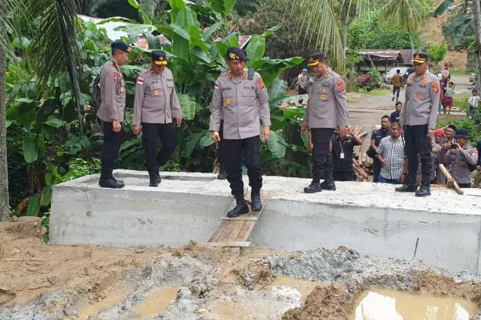 Kapolda Aceh Tinjau Jembatan Bailey Peusangan, Akses Warga Dipulihkan