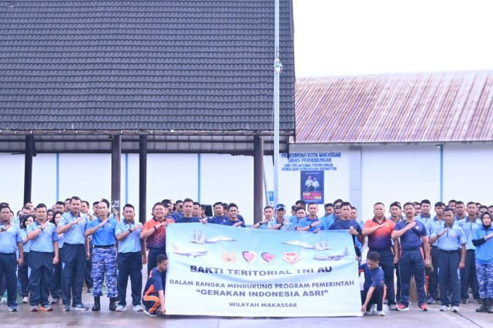 Lanud Sultan Hasanuddin Bersih-Bersih Terminal dan Pasar Daya Makassar