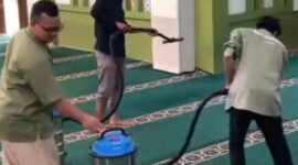 Mahasiswa BAZNAS UIN SSC Bersihkan Masjid Kampus Sambut Ramadan 2026