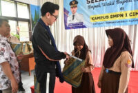 Pemkab Sumedang Salurkan Bantuan Pendidikan untuk Pelajar