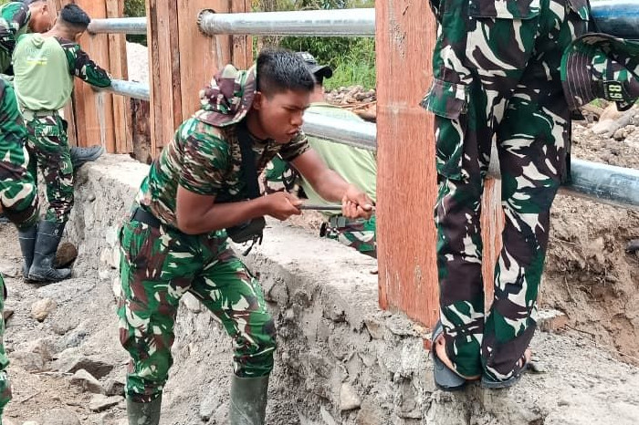 TNI AD Bangun Jembatan Aramco, Akses Nagari Bayua Normal