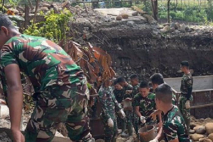 TNI AD Bangun Jembatan Gantung Bonjol, Progres Capai 41 Persen