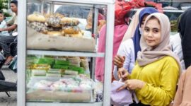 Pasar Takjil Lambaro Ramai Hari Pertama Puasa, Pedagang Cepat Ludes