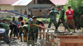 TNI dan Warga Percepat Jembatan Perintis Garuda Pesisir Selatan