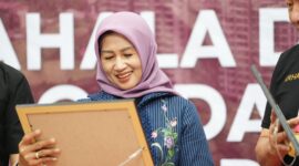 Wali Kota Jakarta Barat, Iin Mutmainnah bahagia meraih rekor muri donor darah terbanyak selama bulan Ramadan 2026