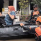 Tim BAZNAS Evakuasi 30 Warga Terjebak Banjir di Kembangan