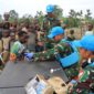 Satgas TNI Konga Gelar Pengobatan Gratis dan Bantuan Warga Maliobongo