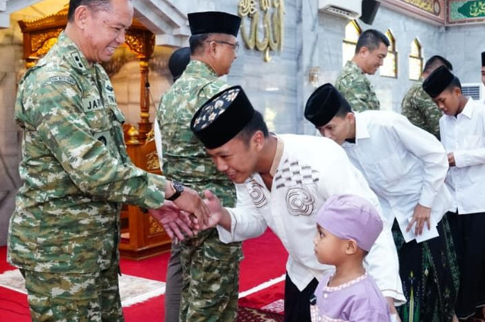 Panglima TNI Gelar Doa Bersama dan Santuni Anak Yatim di Cilangkap